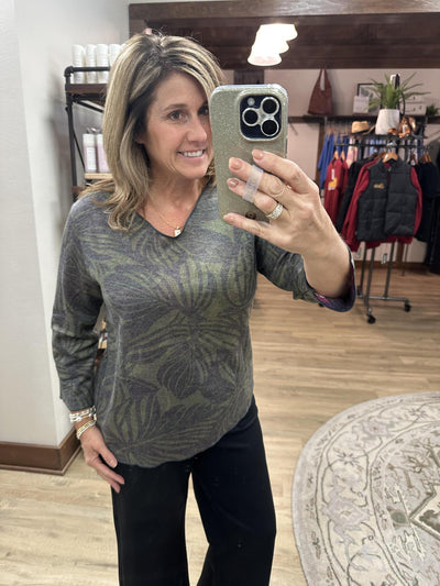 Trisha tyler Reversible V Neck-Floral