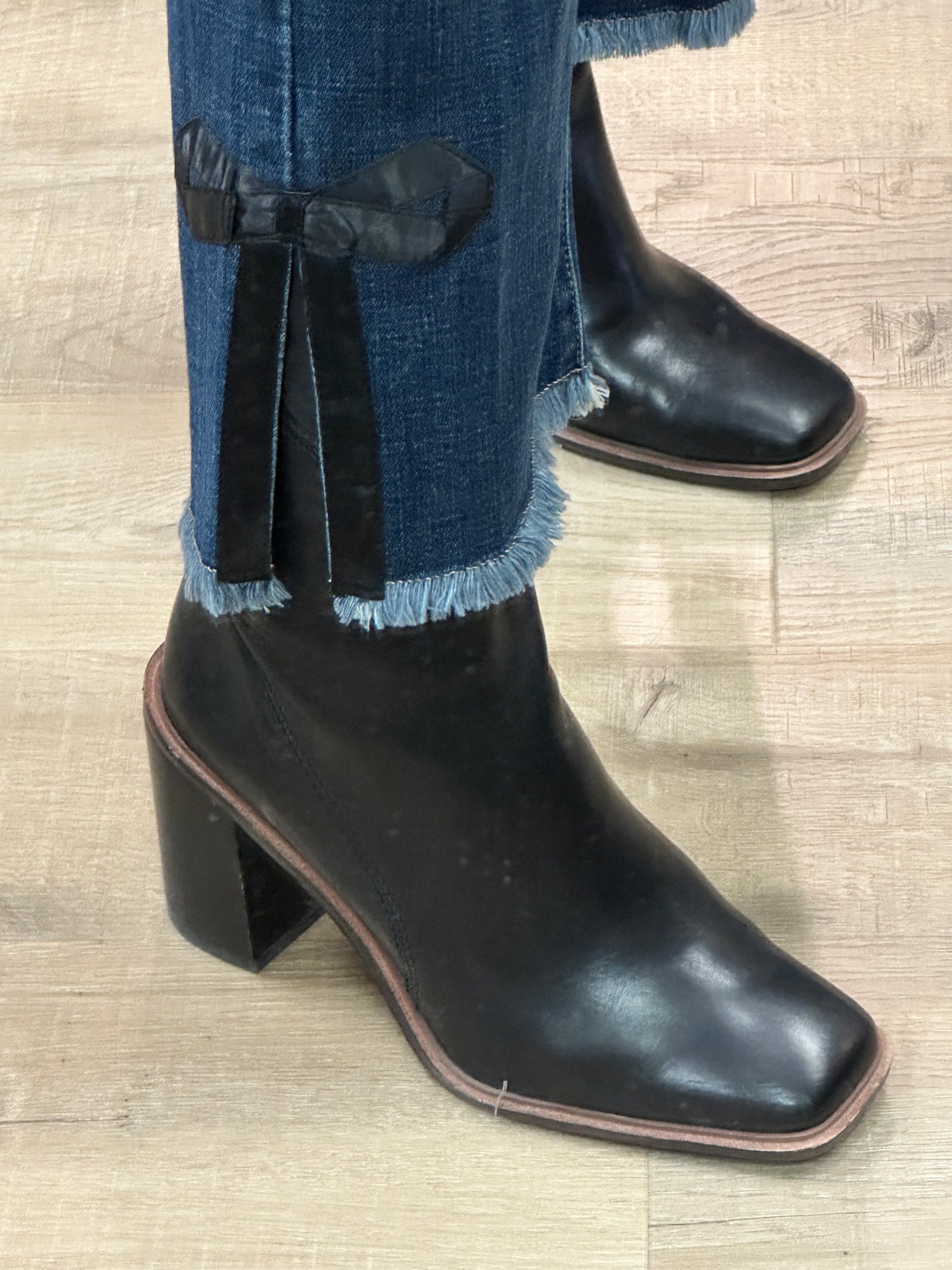 Tru Luxe Satin Bow Trim Jean